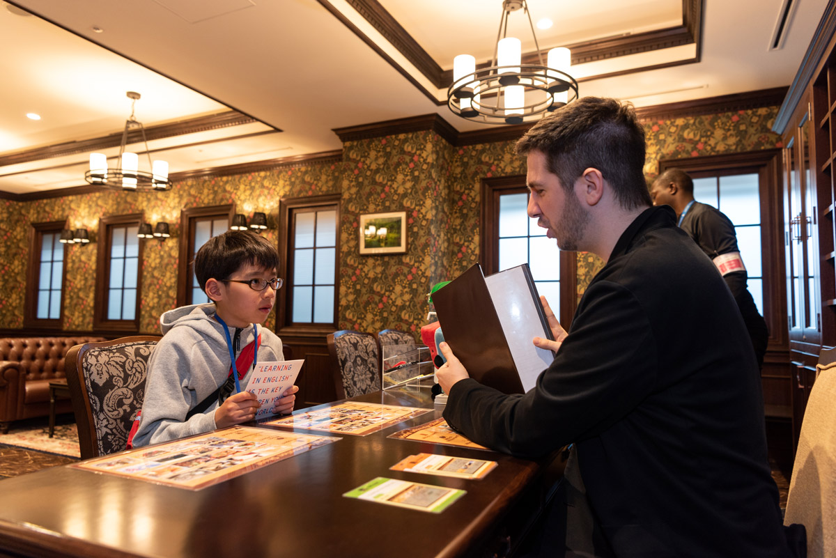 本を読んでいるAGENT